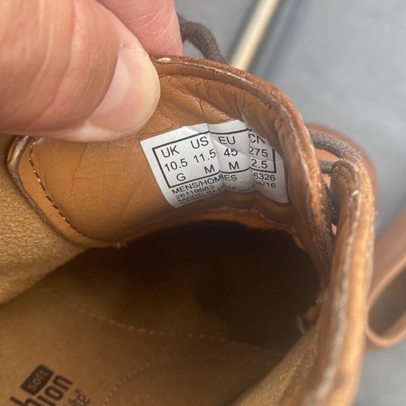 Clark’s Chukka Boots - Picture 6 of 9